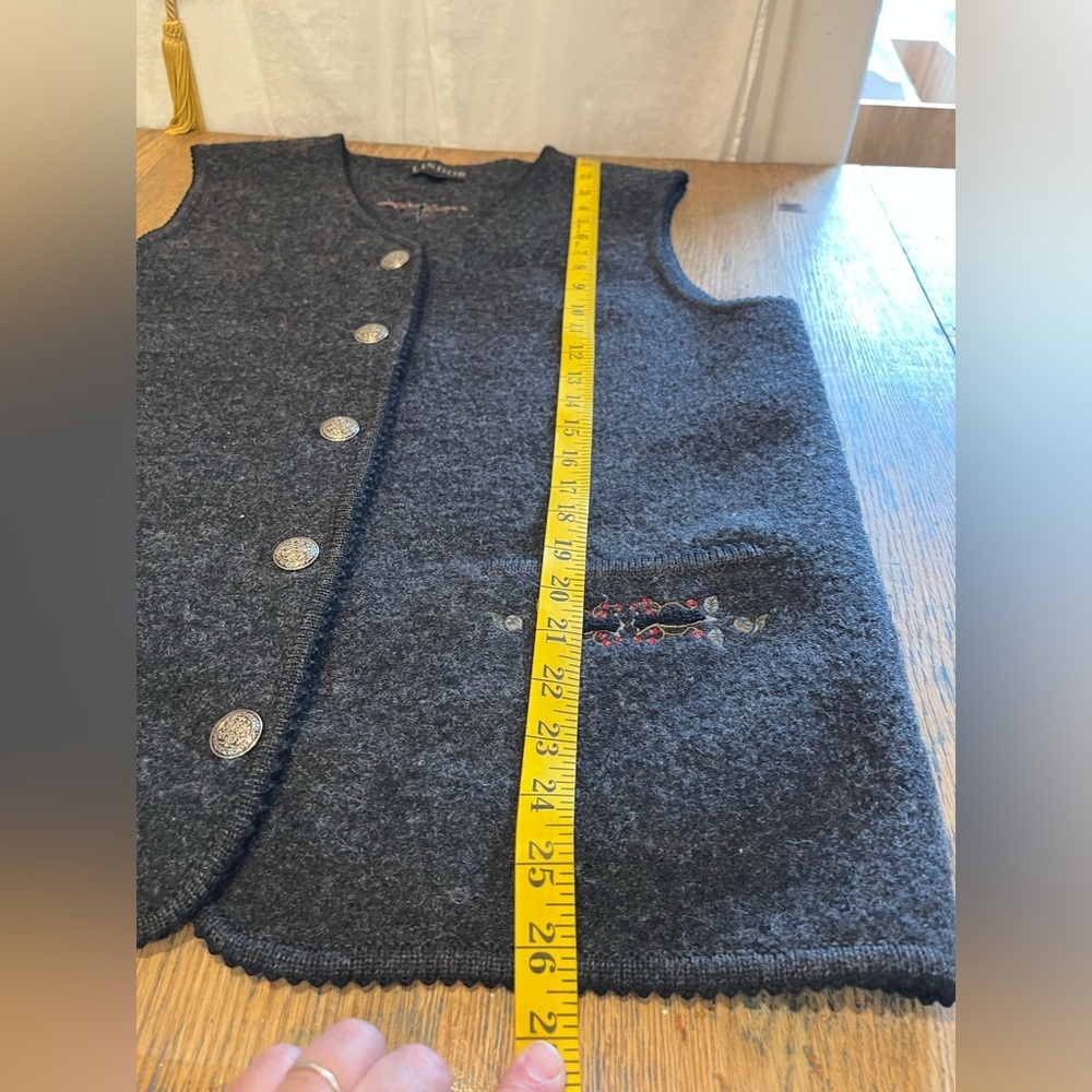LINDOR Grey Wool Embroidered Vest Size M - Picture 8 of 8